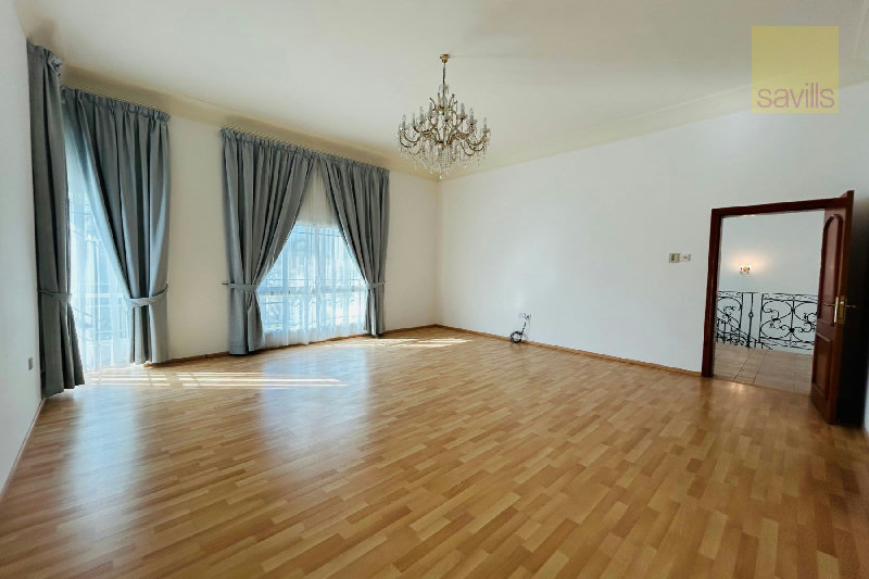 Beautiful Villa in a Lush Green Compound – Slide 9