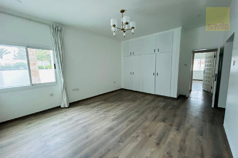 Beautifully Renovated Villa in the Heart of Saar – Slide 5