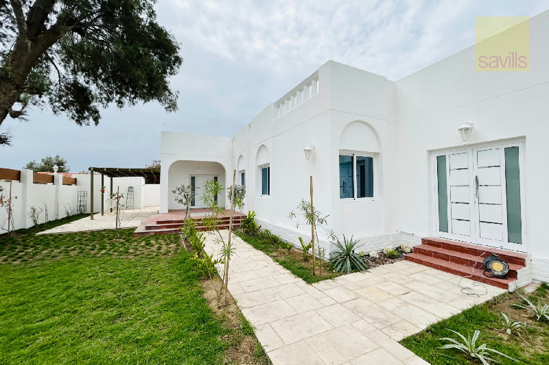 Beautifully Renovated Villa in the Heart of Saar – Slide 1