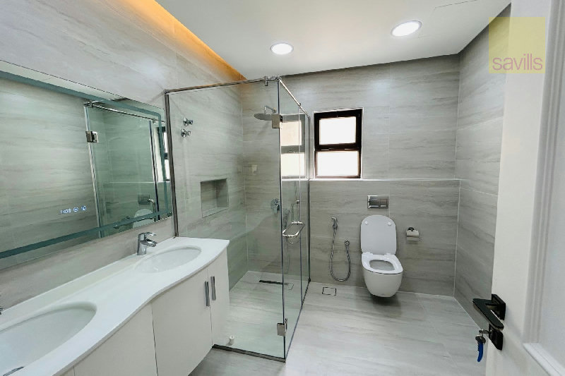 Absolutely Stunning Fully Renovated Villa Close to St Christopher's School – Slide 8