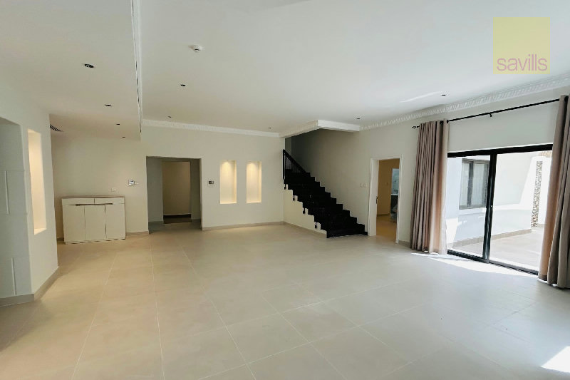 Absolutely Stunning Fully Renovated Villa Close to St Christopher's School – Slide 3