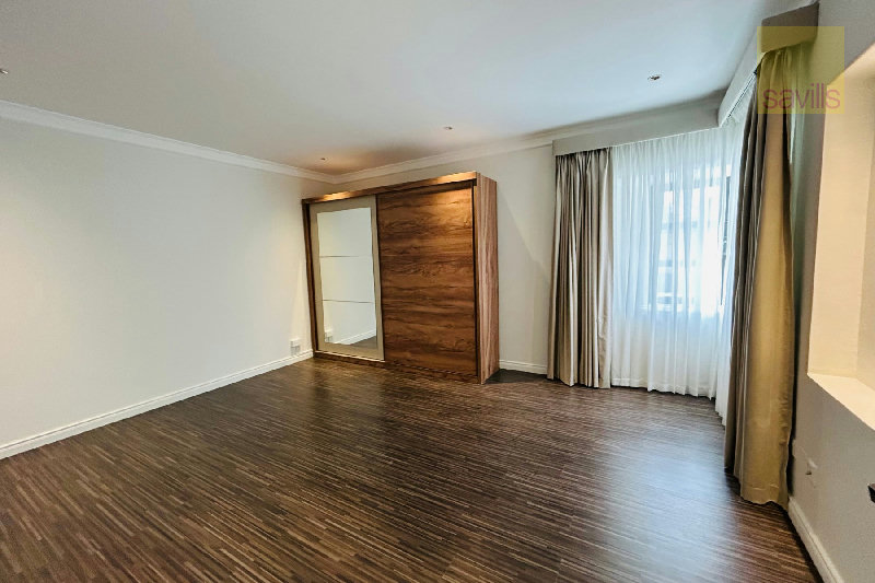 Absolutely Stunning Fully Renovated Villa Close to St Christopher's School – Slide 5