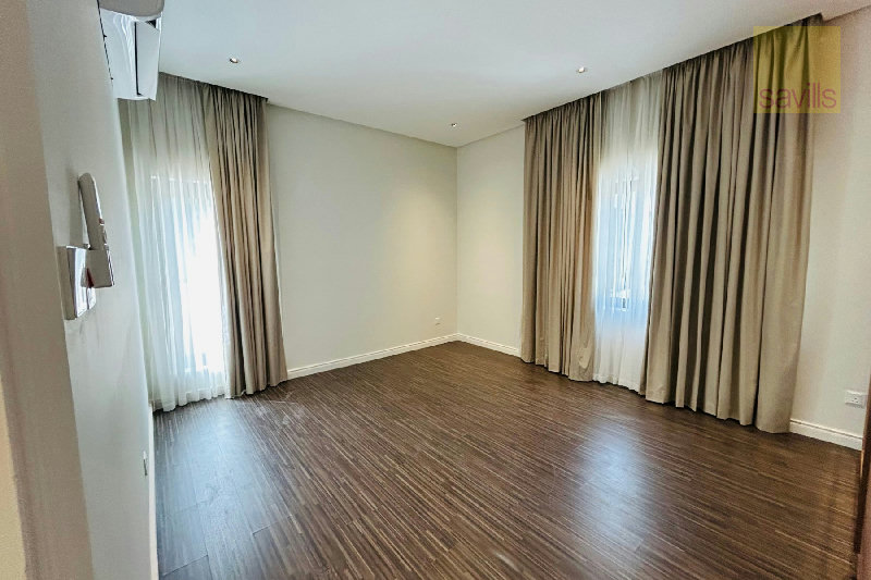 Absolutely Stunning Fully Renovated Villa Close to St Christopher's School – Slide 10