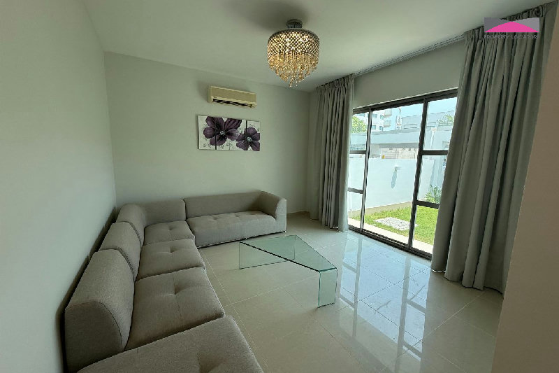 EXCEPTIONAL PRIME BEACHFRONT LOCATION WITH PRIVATE POOL – Slide 3