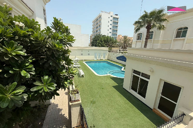 LUXURIOUS COMFORT | CONVENIENCE | EASY COMMUTING β Slide 1