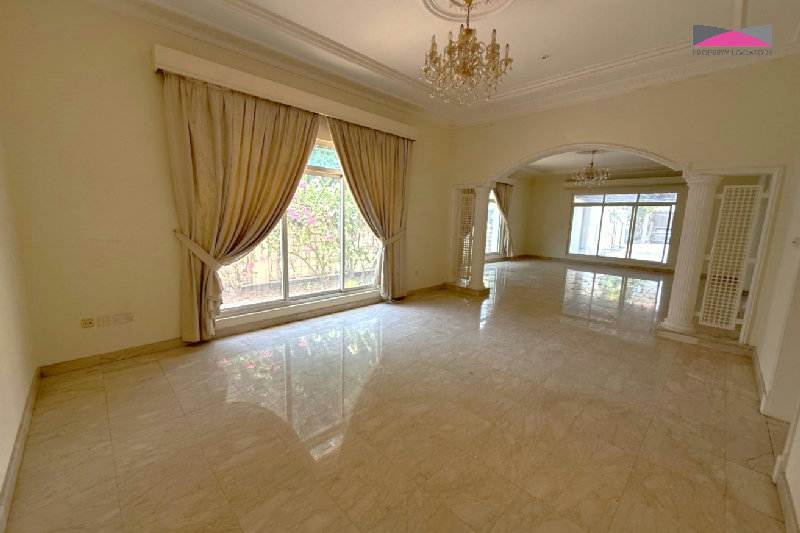 LUXURIOUS COMFORT | CONVENIENCE | EASY COMMUTING β Slide 2