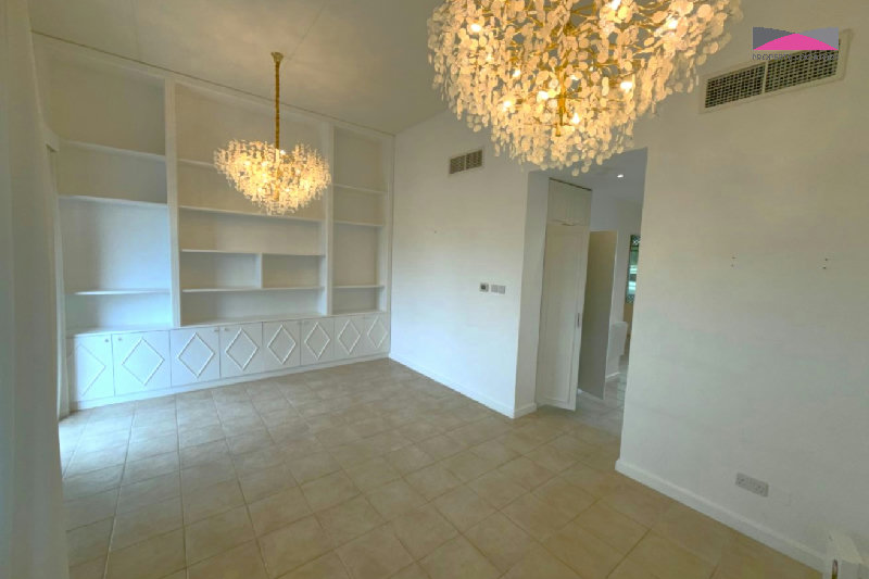 RARE AND LIMITED | SEA VIEW | BALCONY | 1ST FLOOR β Slide 4