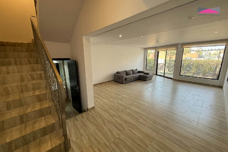 SANDY BEACH | COMMON POOL | MOVE-IN READY | MUST SEE β Slide 3