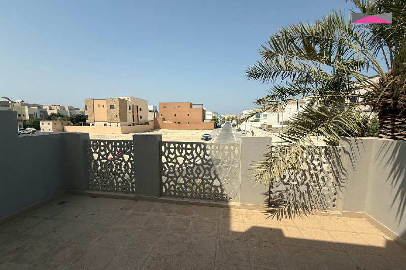 SANDY BEACH | COMMON POOL | MOVE-IN READY | MUST SEE β Slide 8