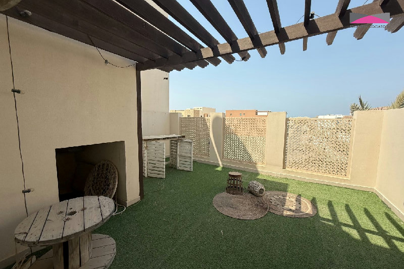 SANDY BEACH | COMMON POOL | MOVE-IN READY | MUST SEE β Slide 9