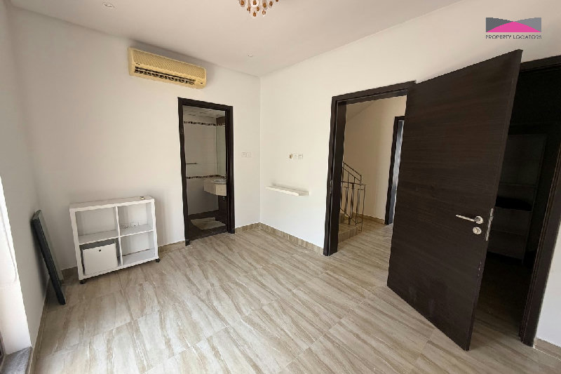 SANDY BEACH | COMMON POOL | MOVE-IN READY | MUST SEE β Slide 7