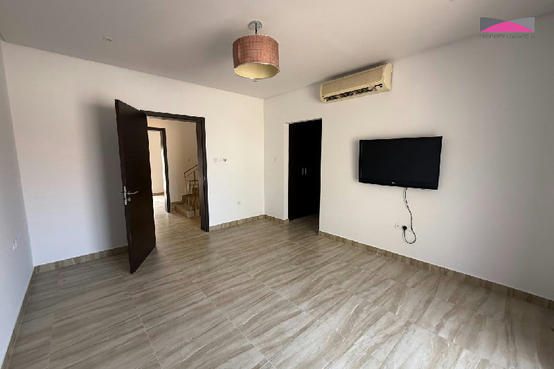 SANDY BEACH | COMMON POOL | MOVE-IN READY | MUST SEE β Slide 10