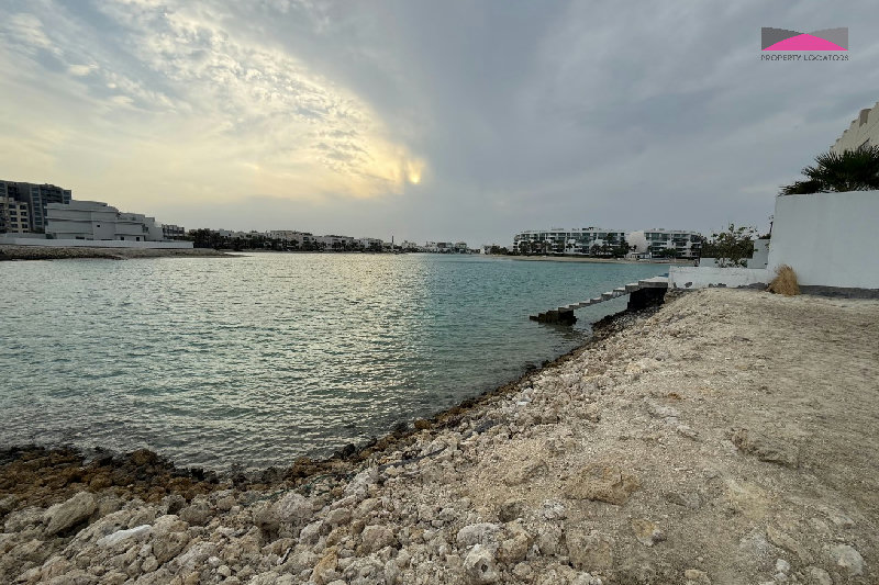 INVESTMENT OPPORTUNITY | WATERFRONT PLOT FOR SALE β Slide 1