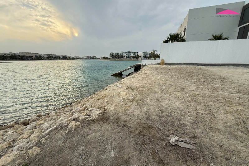 INVESTMENT OPPORTUNITY | WATERFRONT PLOT FOR SALE β Slide 2