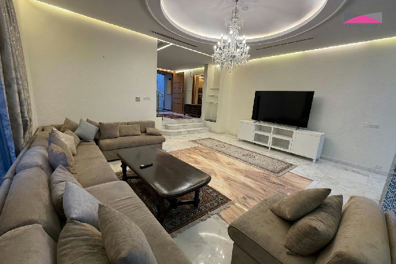 LUXURIOUS COMFORT CONVENIENCE & EASY COMMUTING – Slide 5