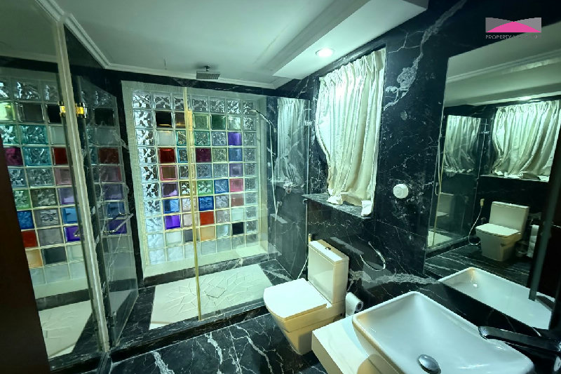 LUXURIOUS COMFORT CONVENIENCE & EASY COMMUTING – Slide 13