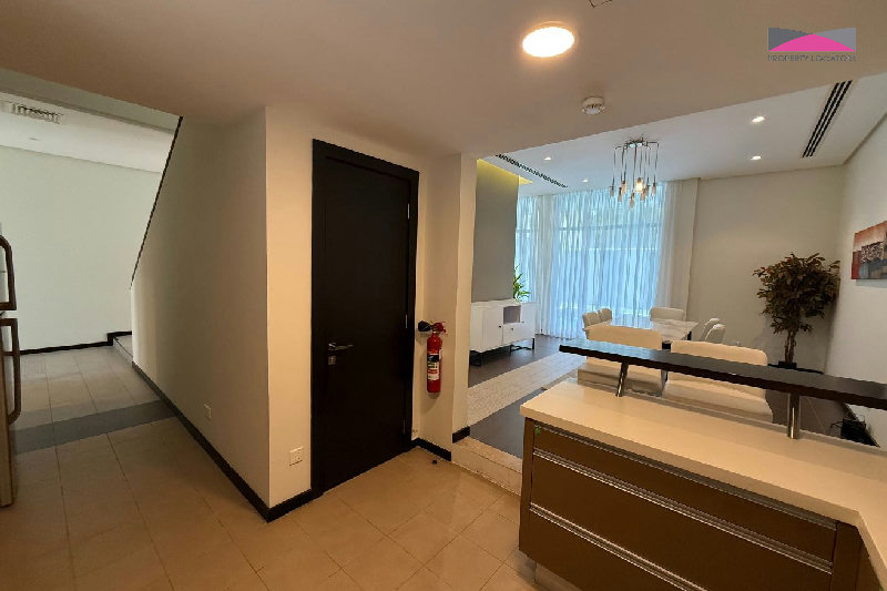 PRIVATE POOL • EXCELLENT LOCATION• NEWLY RENOVATED • READY TO MOVE IN – Slide 6