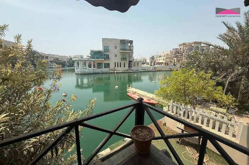 RENOVATED HOME | PRIVATE BOAT MOORING | CANAL VIEW β Slide 1