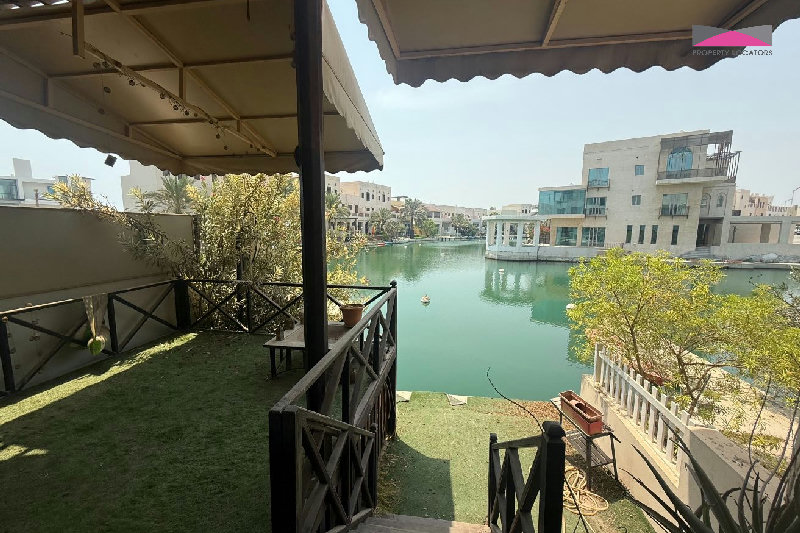 RENOVATED HOME | PRIVATE BOAT MOORING | CANAL VIEW β Slide 2