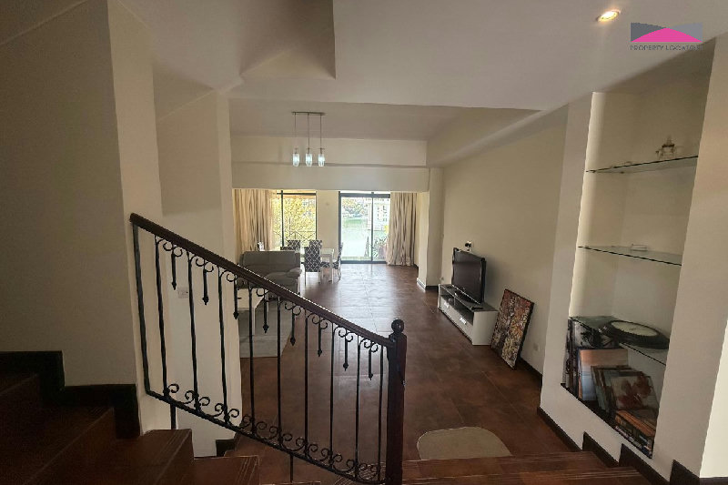 RENOVATED HOME | PRIVATE BOAT MOORING | CANAL VIEW β Slide 9