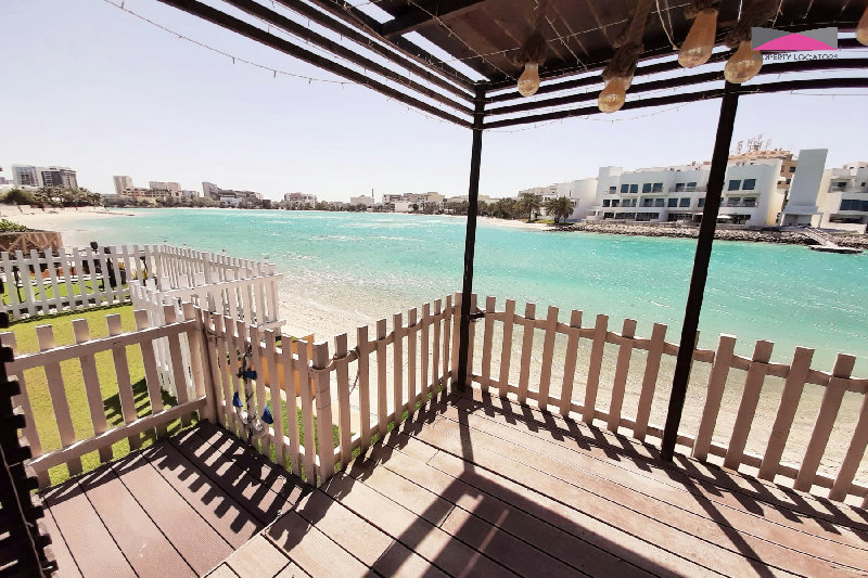 SANDY BEACH | PRIME LOCATION | PRIVATE POOL β Slide 1