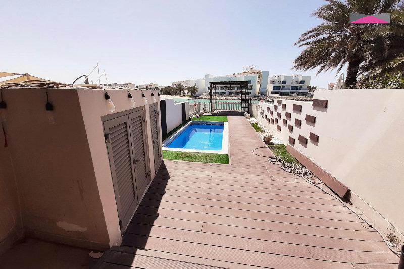 SANDY BEACH | PRIME LOCATION | PRIVATE POOL β Slide 4