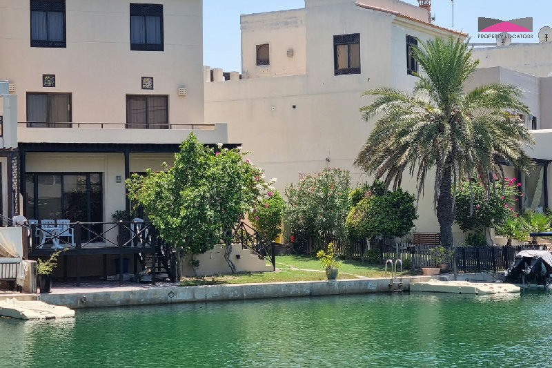 PRIVATE VILLA WITH EXPANSIVE GARDEN & BOAT MOORING – Slide 1