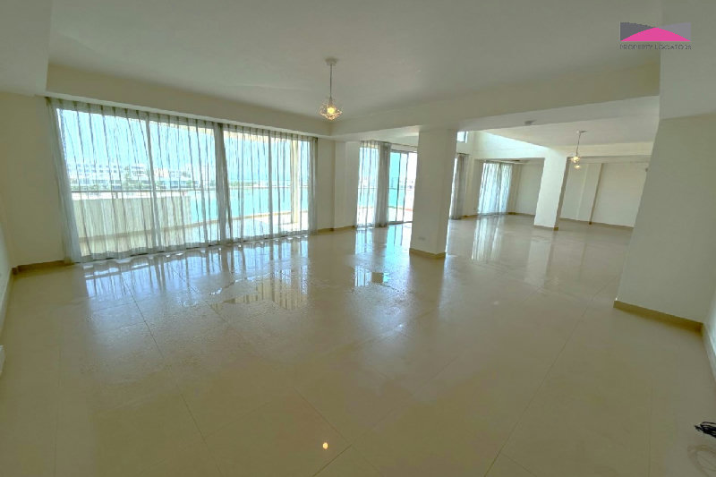 BEACHFRONT BLISS ♦ COMMON POOL ♦ SANDY BEACH – Slide 4