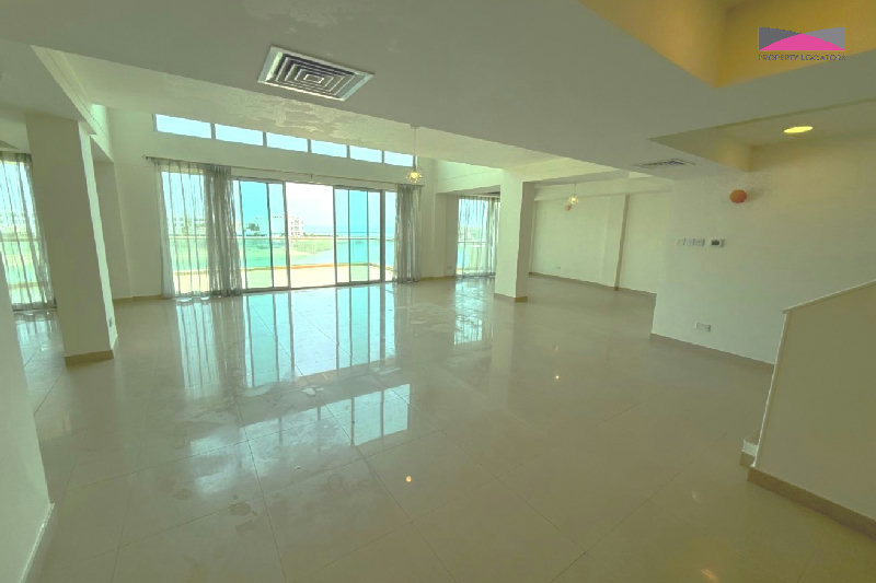 BEACHFRONT BLISS ♦ COMMON POOL ♦ SANDY BEACH – Slide 3