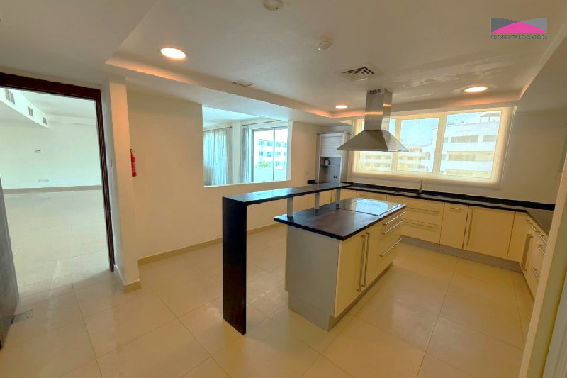 BEACHFRONT BLISS ♦ COMMON POOL ♦ SANDY BEACH – Slide 8