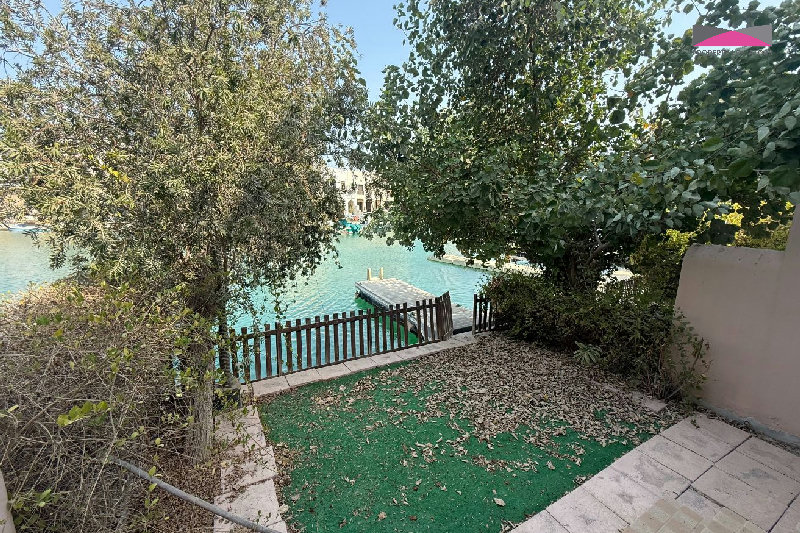 WATERFRONT | BOAT MOORING | 2.5 DEEP CANAL | MOVE-IN READY β Slide 1
