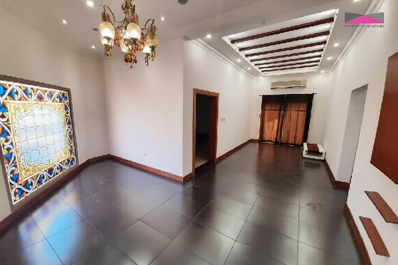 NEWLY RENOVATED | SPACIOUS LIVING | PRIME LOCATION | POOL ACCESS β Slide 6