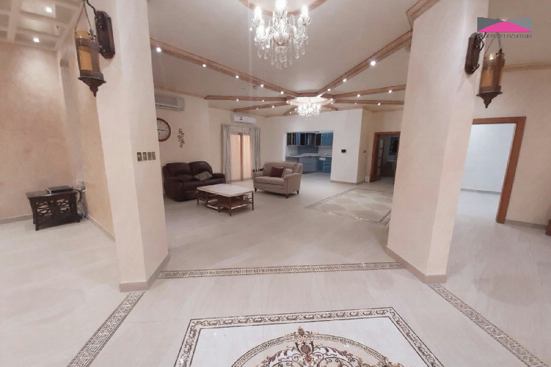 NEWLY RENOVATED | SPACIOUS LIVING | PRIME LOCATION | POOL ACCESS β Slide 1