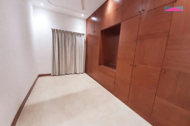 NEWLY RENOVATED | SPACIOUS LIVING | PRIME LOCATION | POOL ACCESS β Slide 12