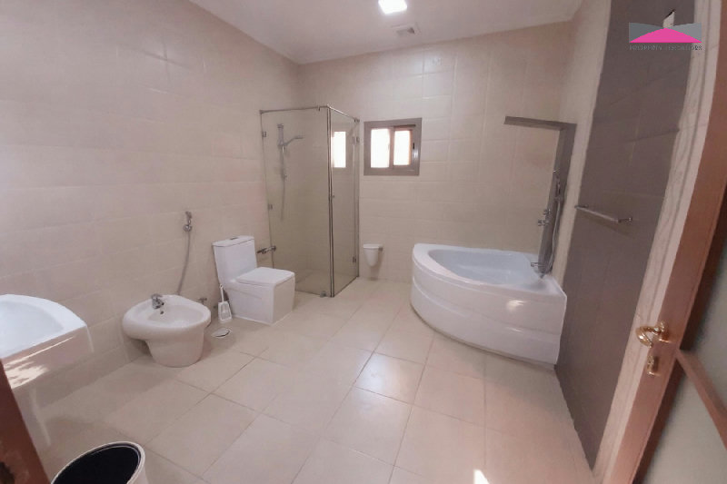 NEWLY RENOVATED | SPACIOUS LIVING | PRIME LOCATION | POOL ACCESS β Slide 11