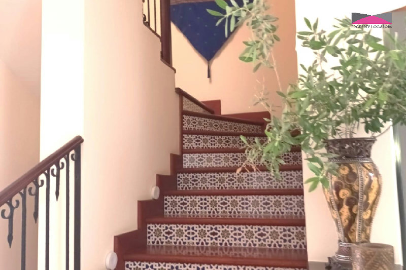 CANAL VIEW VILLA | PRIVATE MOORING | GARDEN SPACE – Slide 8