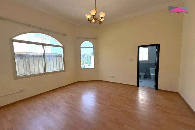 NEWLY RENOVATED | SPACIOUS VILLA | PRIME LOCATION β Slide 7