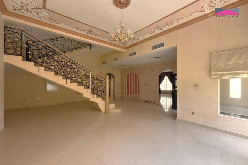 NEWLY RENOVATED | SPACIOUS VILLA | PRIME LOCATION β Slide 4