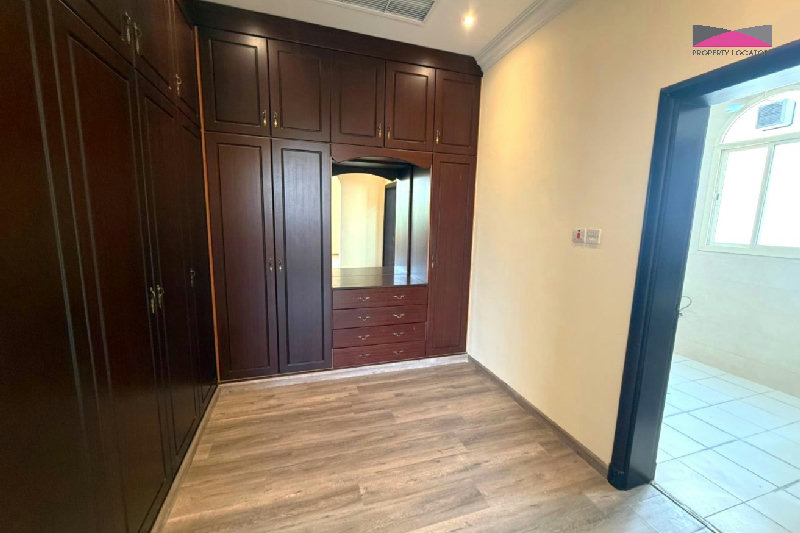 NEWLY RENOVATED | SPACIOUS VILLA | PRIME LOCATION β Slide 9