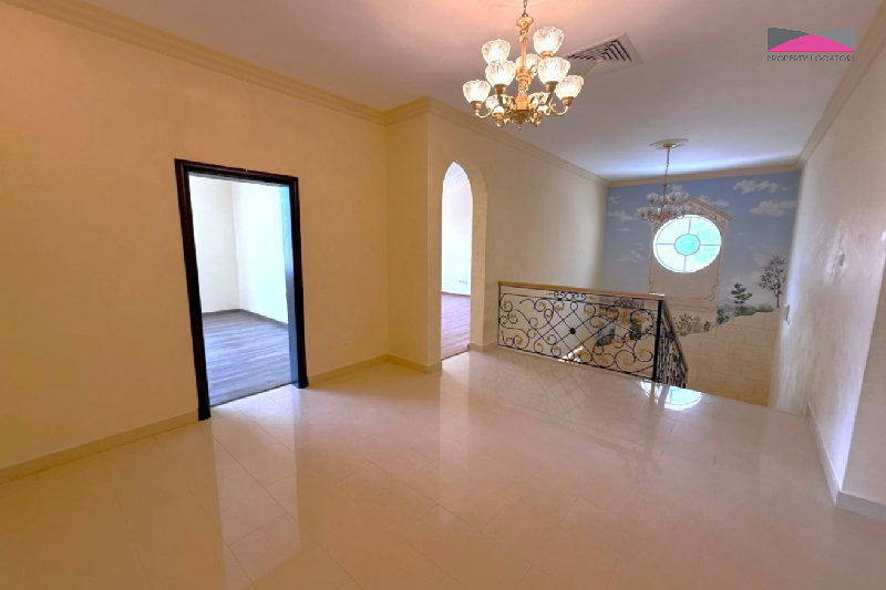 NEWLY RENOVATED | SPACIOUS VILLA | PRIME LOCATION β Slide 3