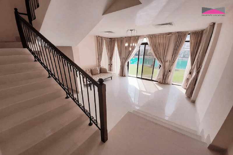 PRIME WATERFRONT LIVING IN AMWAJ | PRIVATE GARDEN & BOAT MOORING – Slide 4