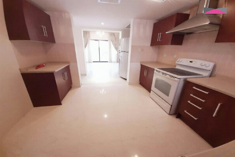 PRIME WATERFRONT LIVING IN AMWAJ | PRIVATE GARDEN & BOAT MOORING – Slide 8