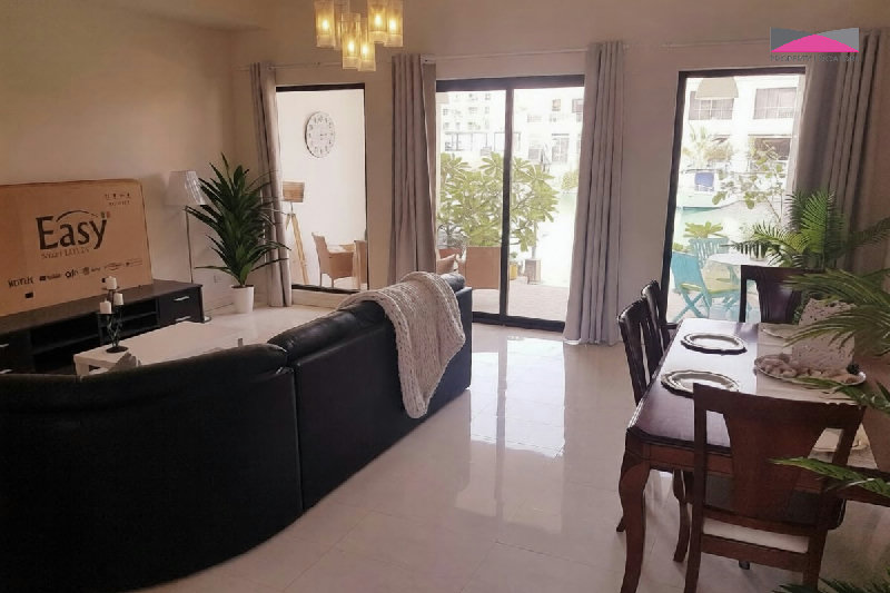 STUNNING 2 BHK WATERFRONT DUPLEX | BEACH ACCESS – Slide 4