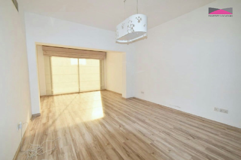 STUNNING WATERFRONT VILLA | FULLY RENOVATED | PRIME LOCATION – Slide 6