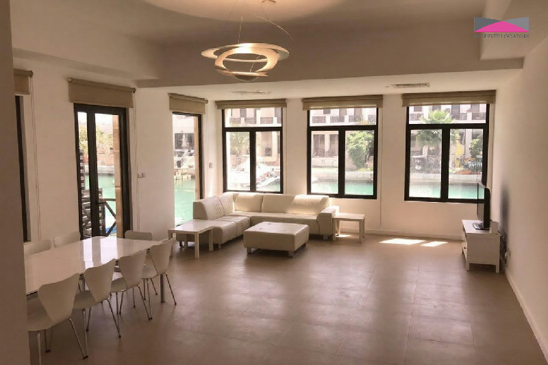 STUNNING WATERFRONT VILLA | FULLY RENOVATED | PRIME LOCATION – Slide 1