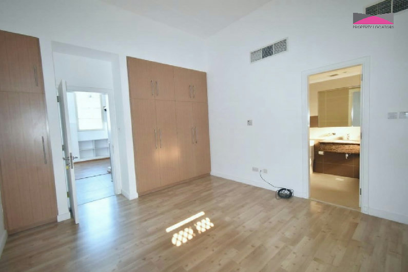 STUNNING WATERFRONT VILLA | FULLY RENOVATED | PRIME LOCATION – Slide 7