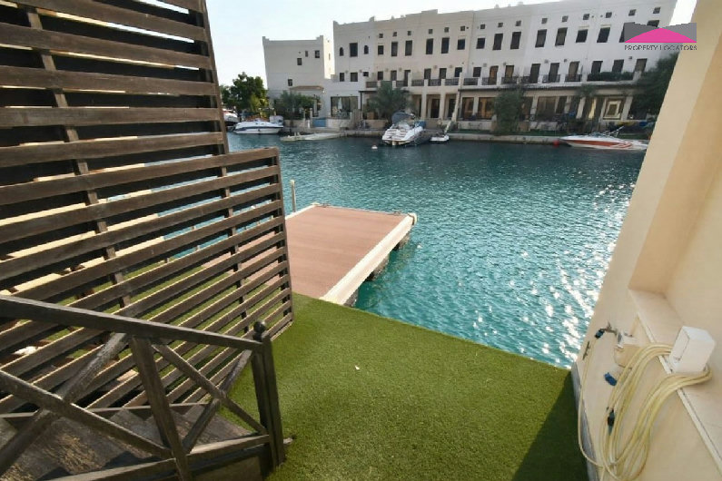 STUNNING WATERFRONT VILLA | FULLY RENOVATED | PRIME LOCATION – Slide 12