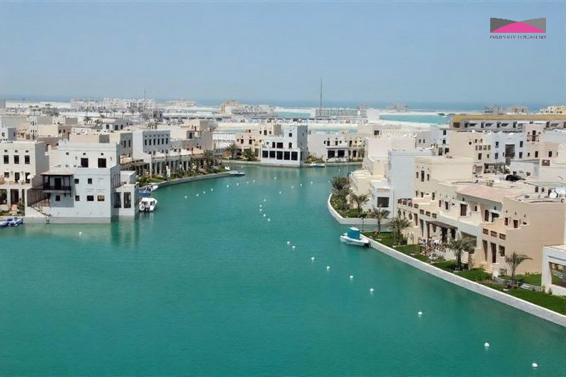 STUNNING WATERFRONT VILLA | FULLY RENOVATED | PRIME LOCATION – Slide 2