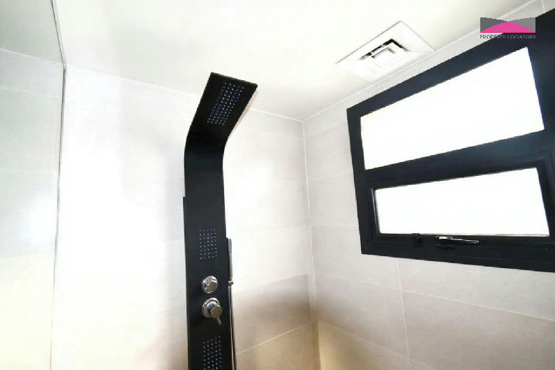 STUNNING WATERFRONT VILLA | FULLY RENOVATED | PRIME LOCATION – Slide 11