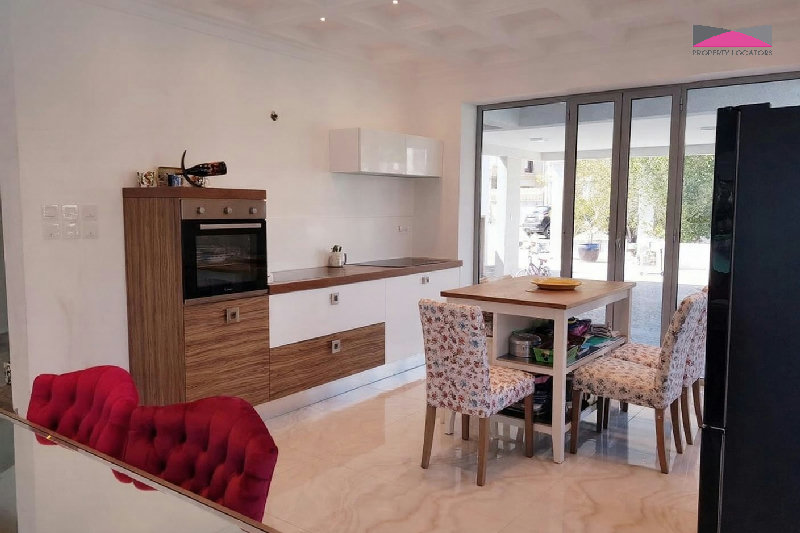 PANORAMIC WATER VIEW | INDOOR MASTER POOL | BOAT MOORING – Slide 4